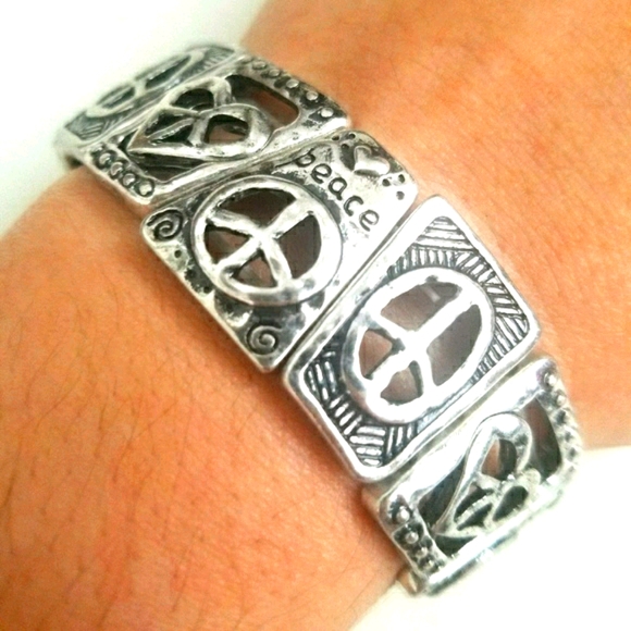 Peace sign cut out bracelet - Picture 2 of 3